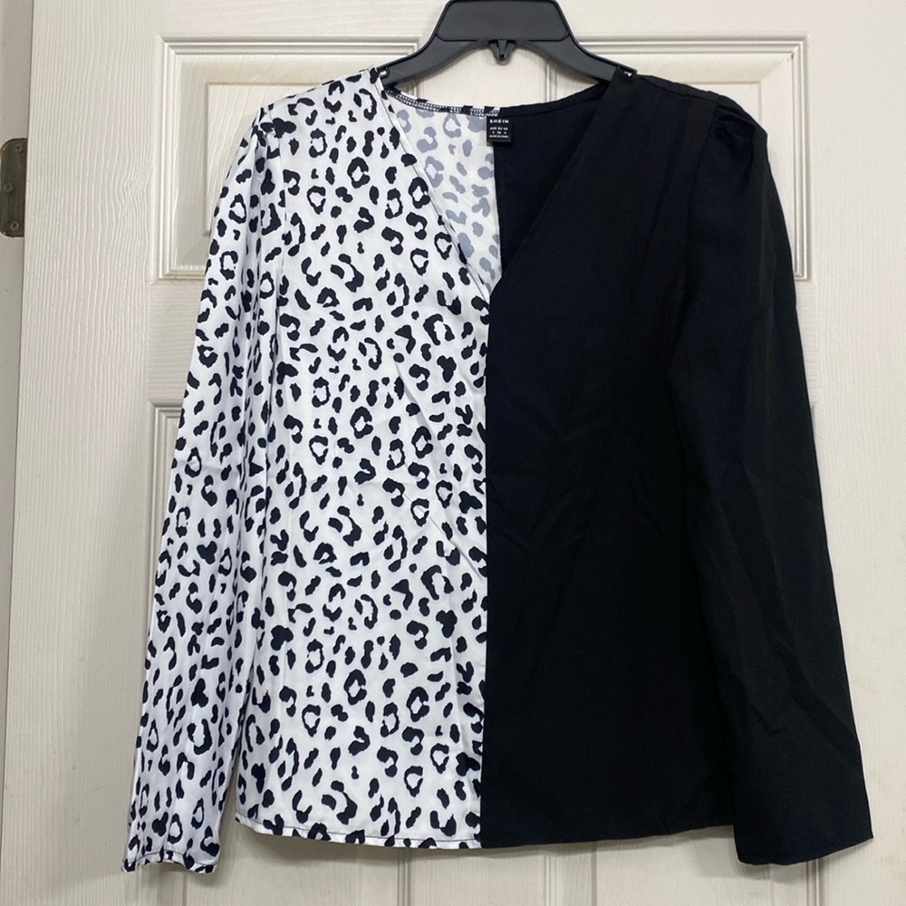 Women’s long sleeve shirt size small. Never worn.